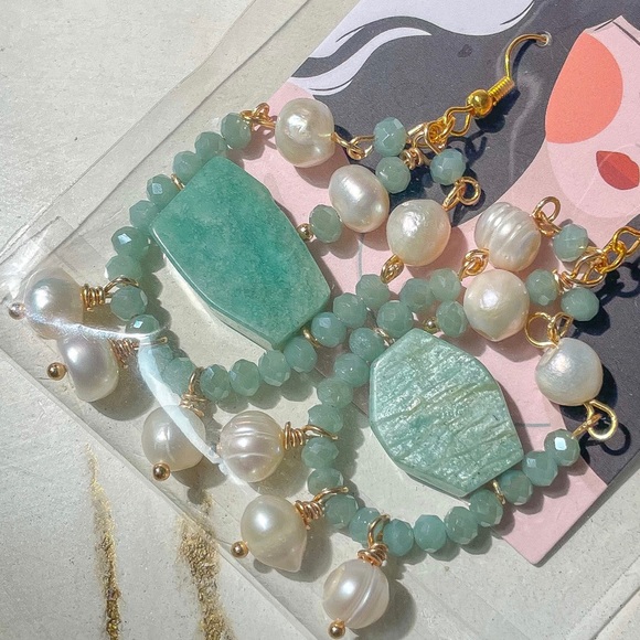 🥳Host pick🥳: for best jewelry pick…Green pearl aquamarine earrings - Picture 3 of 3